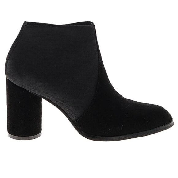 Intentionally Blank Black Round Heel Suede Ankle Boots Booties Women's Size 7 - Picture 1 of 9
